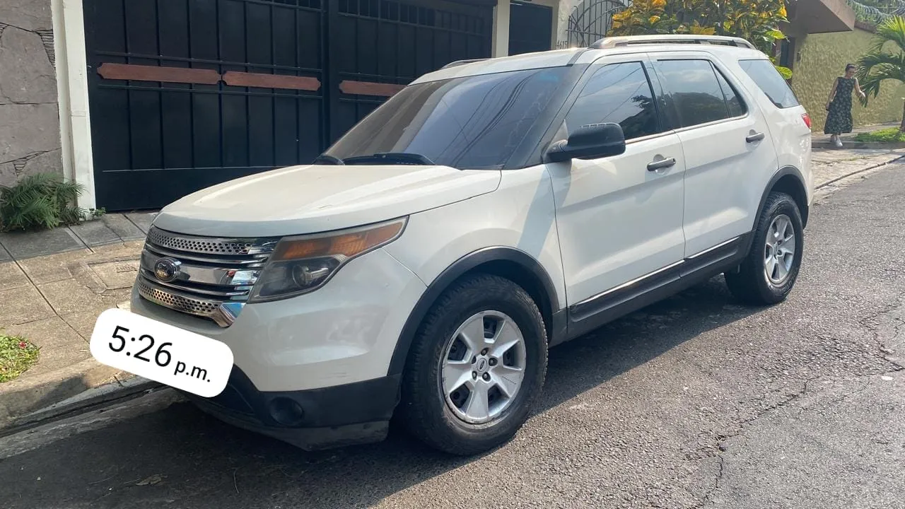 Ford Explorer 4x4 vista frontal