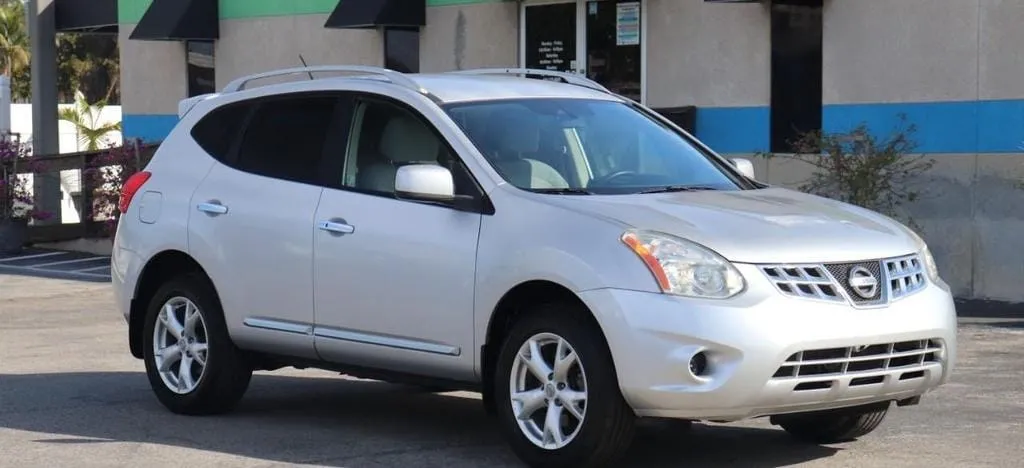 Nissan Rogue 4x4 vista trasera