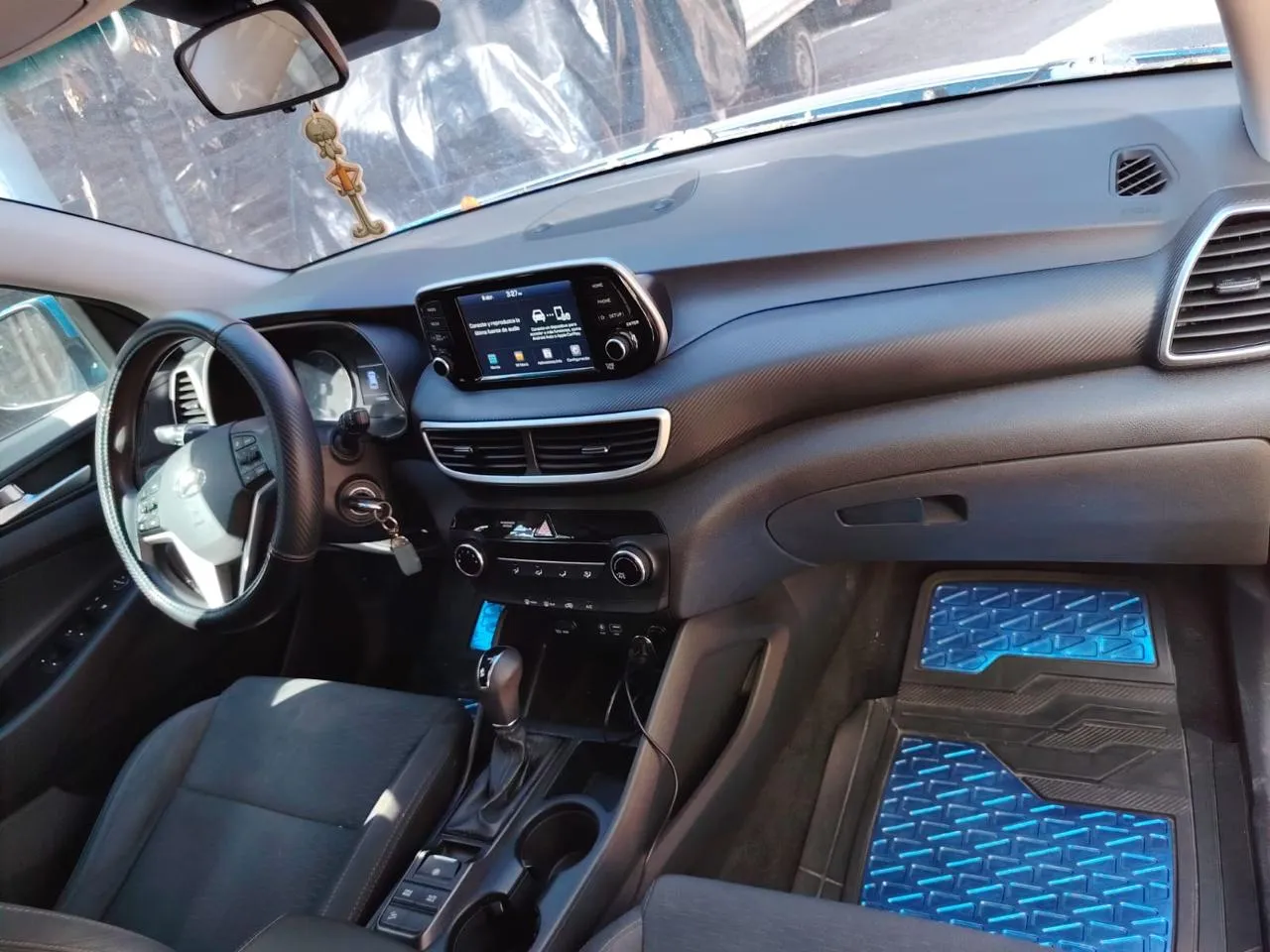 Interior del Hyundai Tucson con pantalla multimedia